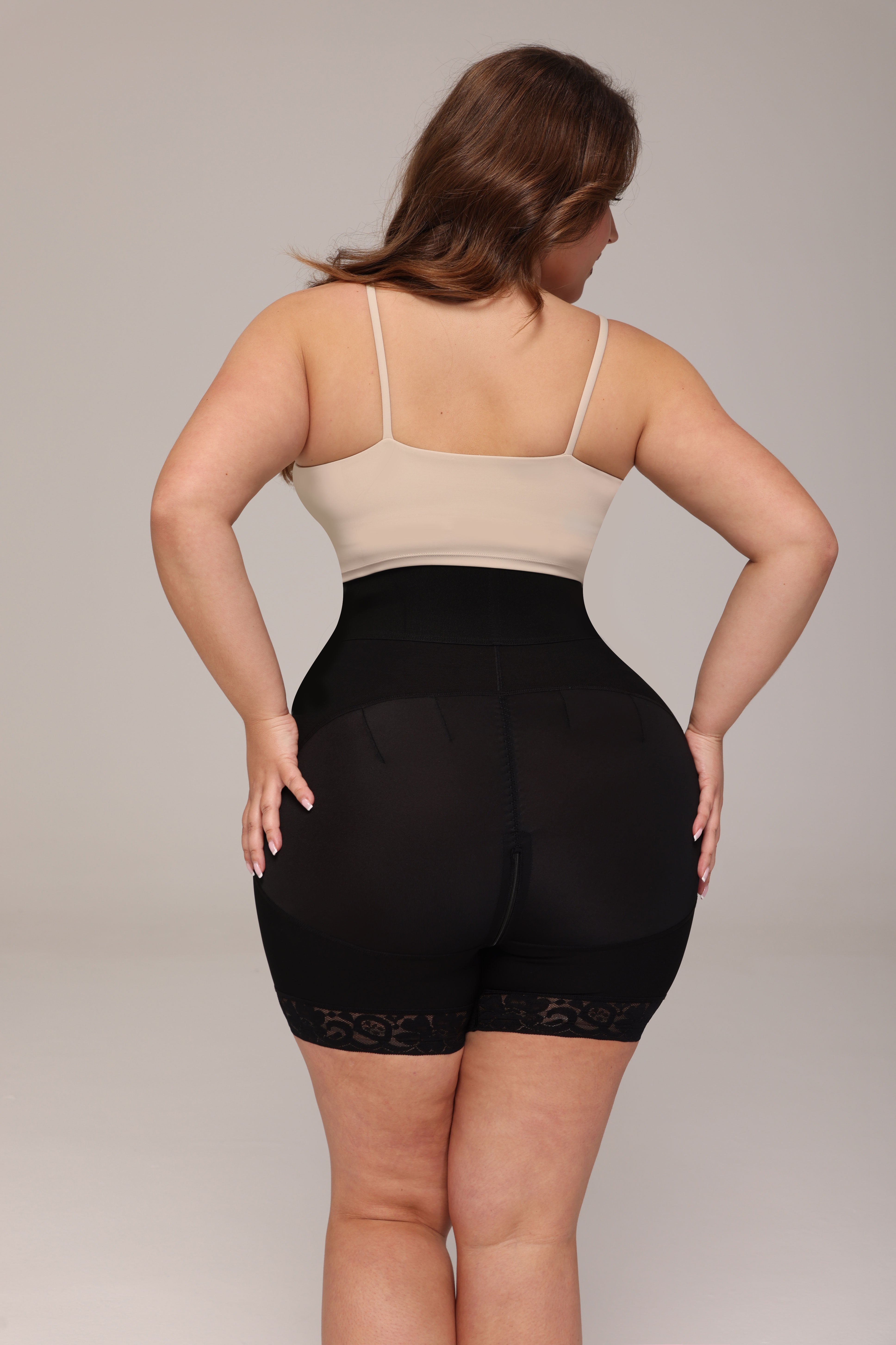 Pantalones cortos que realzan la cintura y los glúteos