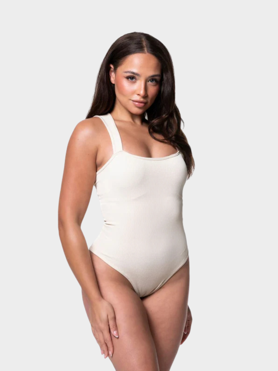 Body acanalado con forma de reloj de arena