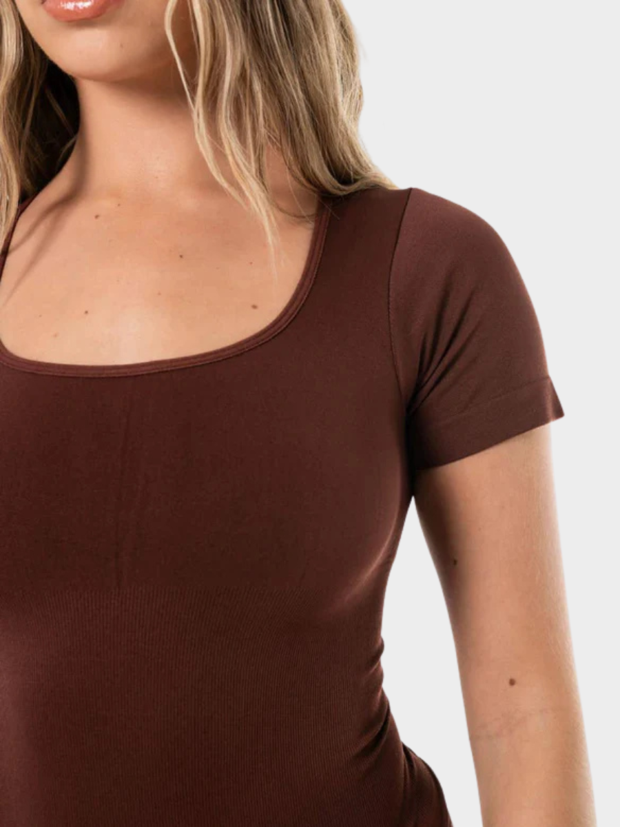 Body de cuello cuadrado con ajuste impecable