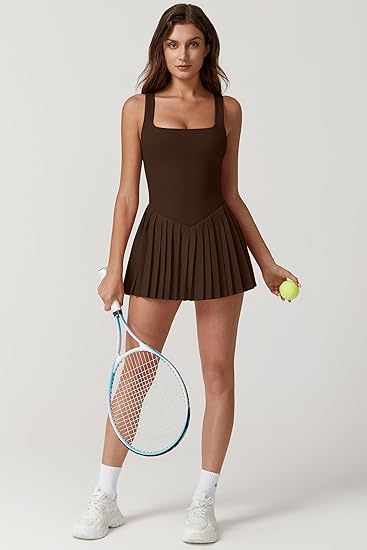 Sleeveless sports skirt with internal pockets and shorts