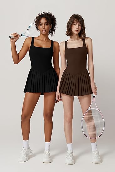 Sleeveless sports skirt with internal pockets and shorts