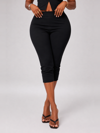 Sculpted Sleek Capri Pants
